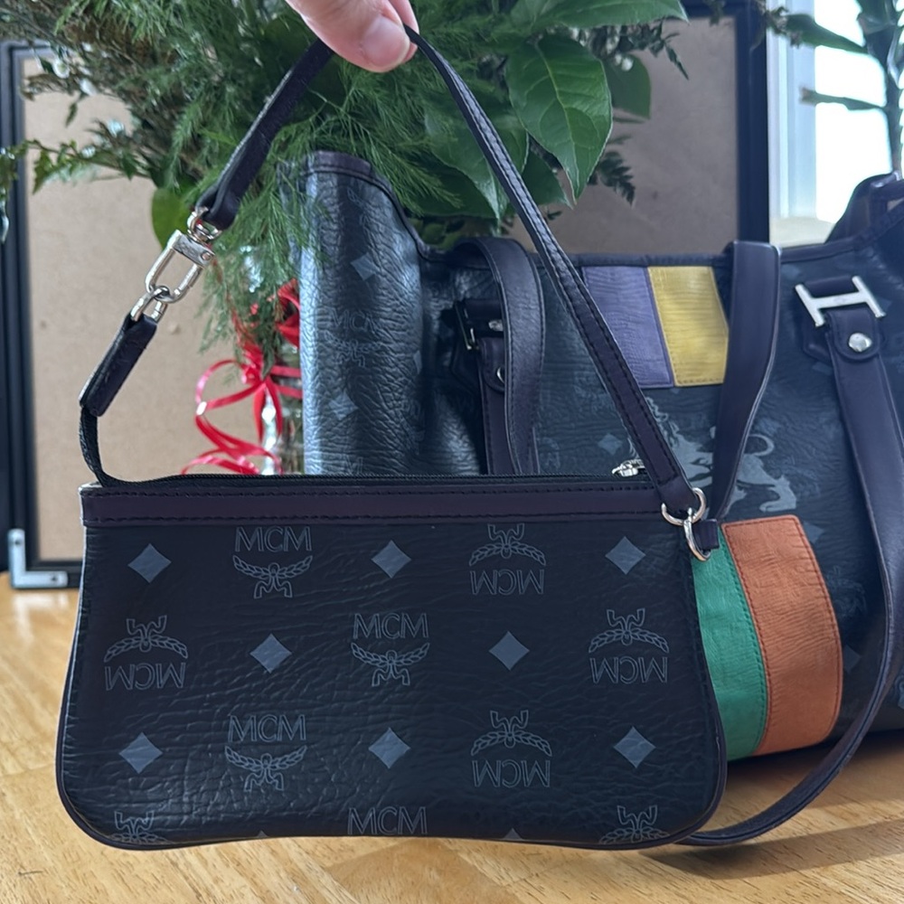 🚨SOLD🚨MCM Princess Lion Tote & Pouch - Picture 5 of 13